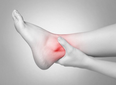 Bong gân cổ chân chớ nên xem thường!