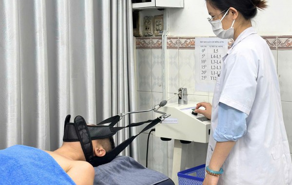 Thiết bị kéo dãn cột sống