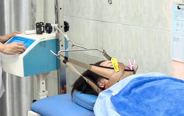 Thiết bị kéo dãn cột sống